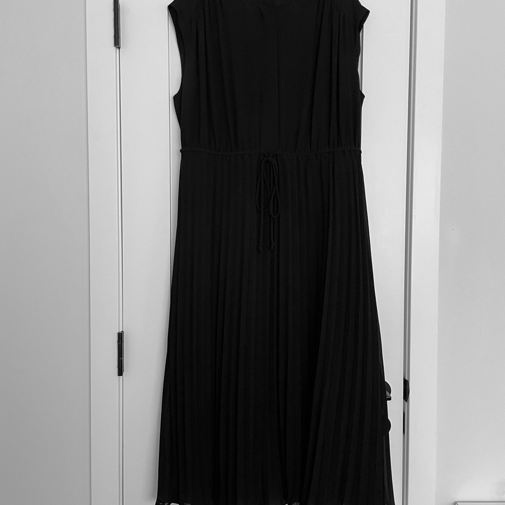 H&M Elegant Black Sleeveless Dress